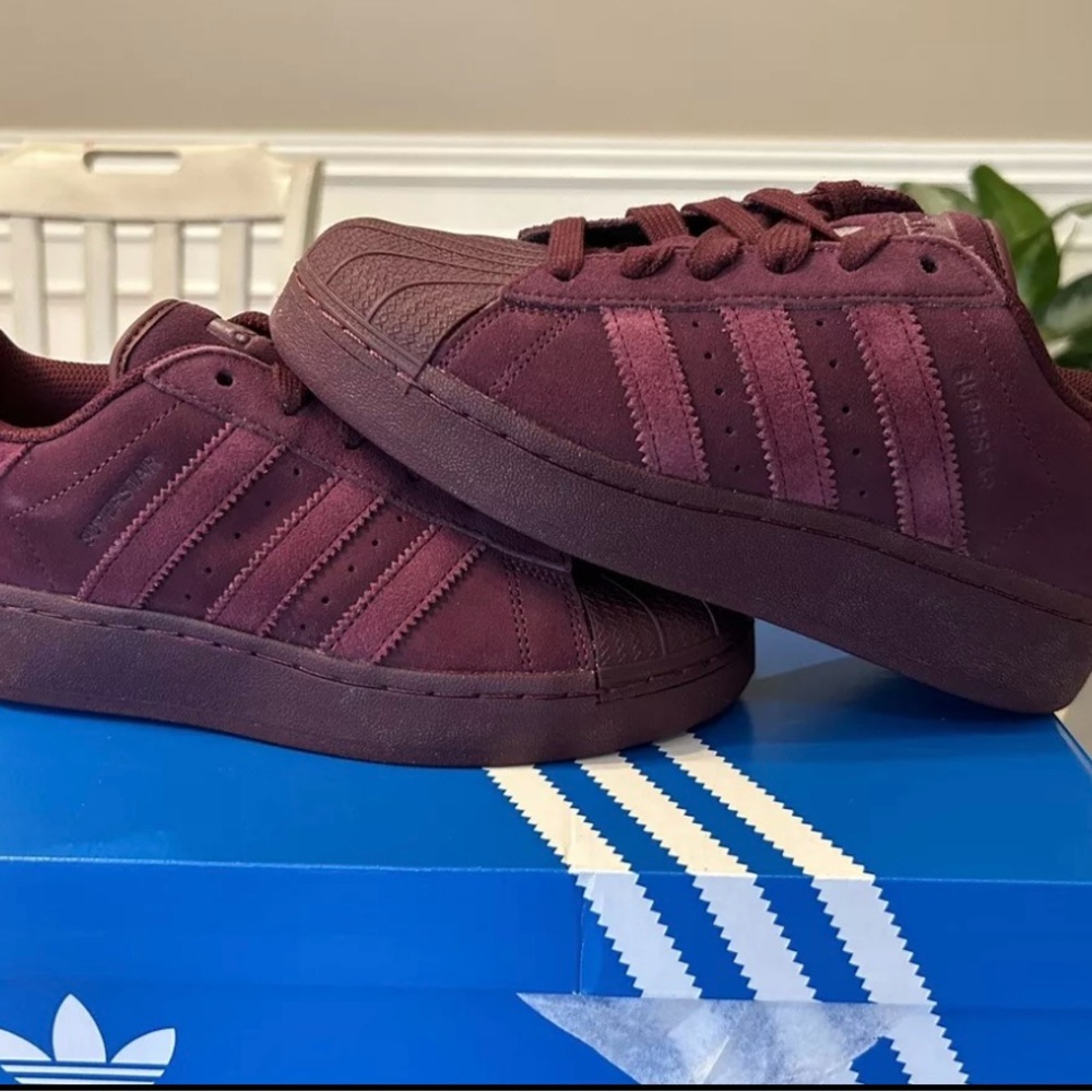 MAROON/BURGUNDY ADIDAS SUPERSTAR XLG SHOES. ICONIC SHELL TOE